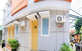 Muzdalifa Syariah Near Alun Alun Gresik Mitra Reddoorz